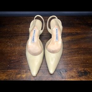 Taupe Manolo Blahnik kitten heel slide pumps size 7.